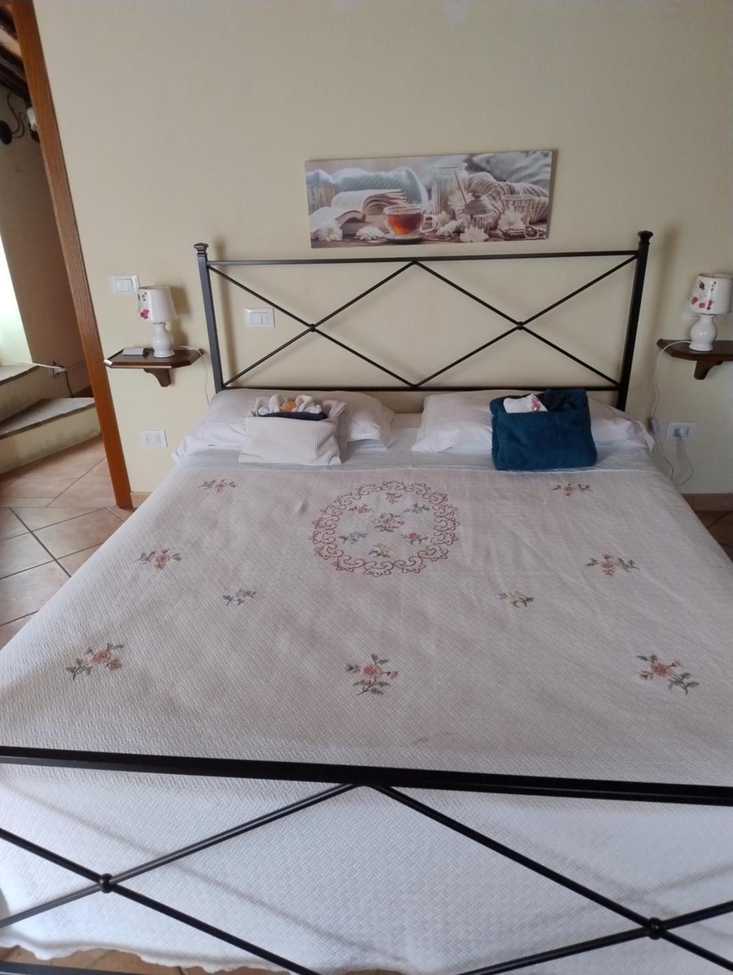 콜레 발델사 La Strega Ubriaca B&B 외부 사진